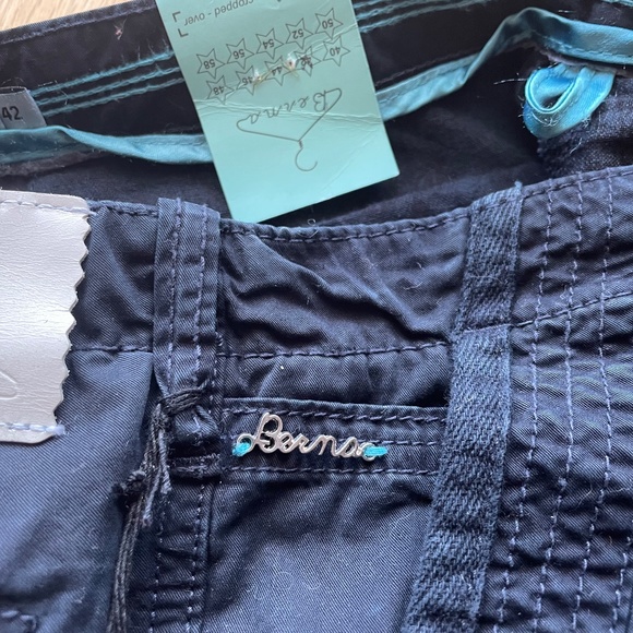 BERNA COTTON CARGO SLIM SHORTS SIZE XS - Picture 10 of 13